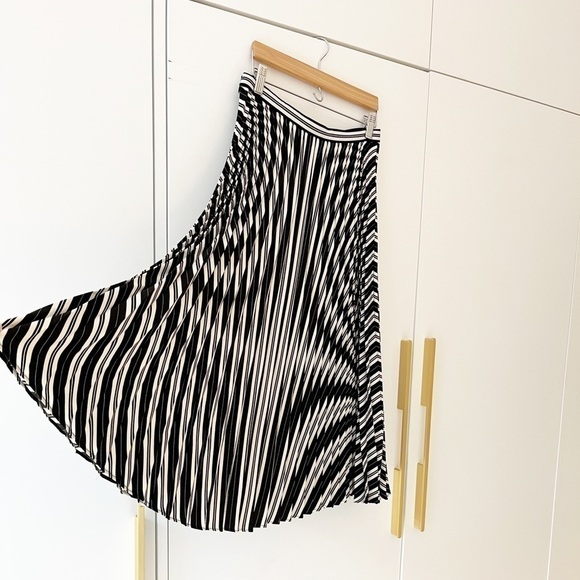 Bnwot Club Monaco Annina Pleated Skirt - Picture 14 of 14